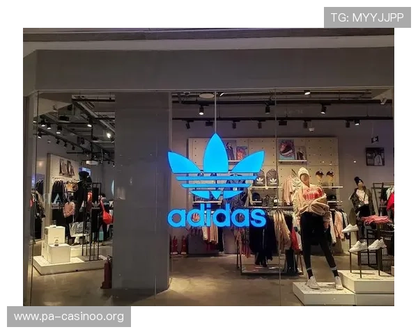 阿迪达斯在世界足坛始终引领潮流打造先锋品牌形象